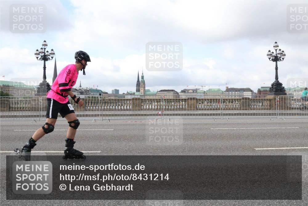 29.06.2025 - hella hamburg halbmarathon Lena Gebhardt http://msf.ph/oto/8431214 29.06.2025 09:00:26 Lombardsbrücke  meine-sportfotos.de