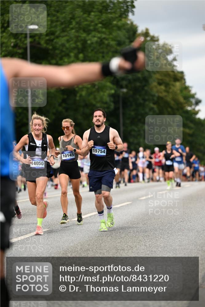 29.06.2025 - hella hamburg halbmarathon Dr. Thomas Lammeyer http://msf.ph/oto/8431220 29.06.2025 10:52:11 Kennedybrücke 1045, 1073, 1430, 1434, 1523, 1618, 2163, 2195, 2320, 2407, 2418, 2491, 2882, 2994, 3468, 3679, 4037, 4239, 4588, 4974, 5796, 6255, 6256, 6879, 7240, 8105, 8158, 8270, 9018, 9356, 10075, 10658, 10777, 10903, 11276 meine-sportfotos.de