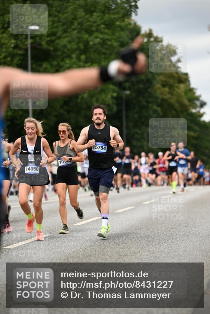 29.06.2025 - hella hamburg halbmarathon Dr. Thomas Lammeyer http://msf.ph/oto/8431227 29.06.2025 10:52:11 Kennedybrücke 1045, 1073, 1430, 1434, 1523, 1618, 2163, 2195, 2320, 2407, 2418, 2491, 2882, 2994, 3468, 3679, 4037, 4239, 4588, 4974, 5796, 6255, 6256, 6879, 7240, 8105, 8158, 8270, 9018, 9356, 10075, 10658, 10777, 10903, 11276 meine-sportfotos.de