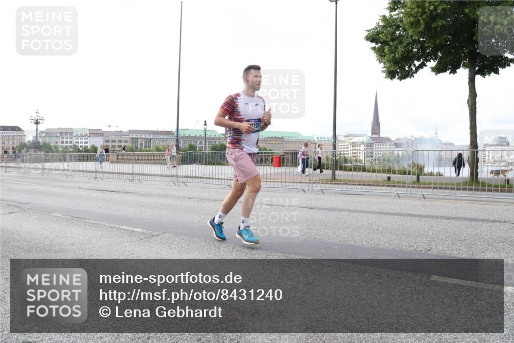 29.06.2025 - hella hamburg halbmarathon Lena Gebhardt http://msf.ph/oto/8431240 29.06.2025 10:07:40 Lombardsbrücke 1079, 1173, 1893, 2032, 2136, 2190, 2309, 3328, 3922, 4228, 4502, 4550, 4864, 5100, 5242, 5287, 5899, 6196, 6517, 6518, 6707, 6713, 6715, 6918, 7019, 7760, 9071, 9338, 9966, 9967, 10212, 10700, 10703, 11114, 11394, 11641, 11758, 12378, 12789, 13458, 15051, 15673, 16241, 16539, 16915, 17062, 18218, 18270, 18531, 18721, 19134 meine-sportfotos.de
