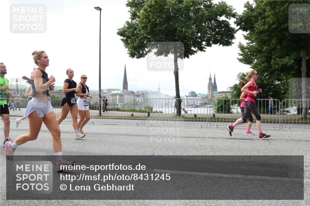 29.06.2025 - hella hamburg halbmarathon Lena Gebhardt http://msf.ph/oto/8431245 29.06.2025 10:44:11 Lombardsbrücke 8870, 689, 15715, 1026, 1095, 1306, 1345, 1459, 1519, 1802, 1804, 2073, 2186, 2343, 2610, 2692, 2733, 3065, 3288, 3596, 3597, 4496, 4627, 4636, 4898, 5001, 5127, 5192, 5201, 5293, 5647, 5730, 5731, 5890, 5902, 5905, 6036, 6334, 6895, 7326, 7489, 7610, 7818, 7842, 8058, 8272, 8591, 8763, 8870, 8957, 9073, 9510, 9704, 9879, 10097, 10223, 10303, 10304, 11825, 11955, 12322, 12803, 12995, 13330, 13390, 13906, 14091, 14123, 14654 meine-sportfotos.de