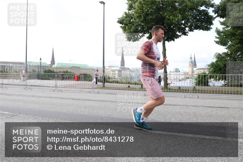 29.06.2025 - hella hamburg halbmarathon Lena Gebhardt http://msf.ph/oto/8431278 29.06.2025 10:07:41 Lombardsbrücke 1079, 1173, 1893, 2032, 2136, 2190, 2309, 3328, 3922, 4228, 4502, 4550, 4864, 5100, 5242, 5287, 5899, 6196, 6517, 6518, 6707, 6713, 6715, 6918, 7019, 7760, 9071, 9338, 9966, 9967, 10212, 10700, 10703, 11114, 11394, 11641, 12378, 12789, 13458, 15051, 15673, 15785, 16241, 16539, 16809, 16915, 17062, 18218, 18270, 18531, 18721, 19134 meine-sportfotos.de