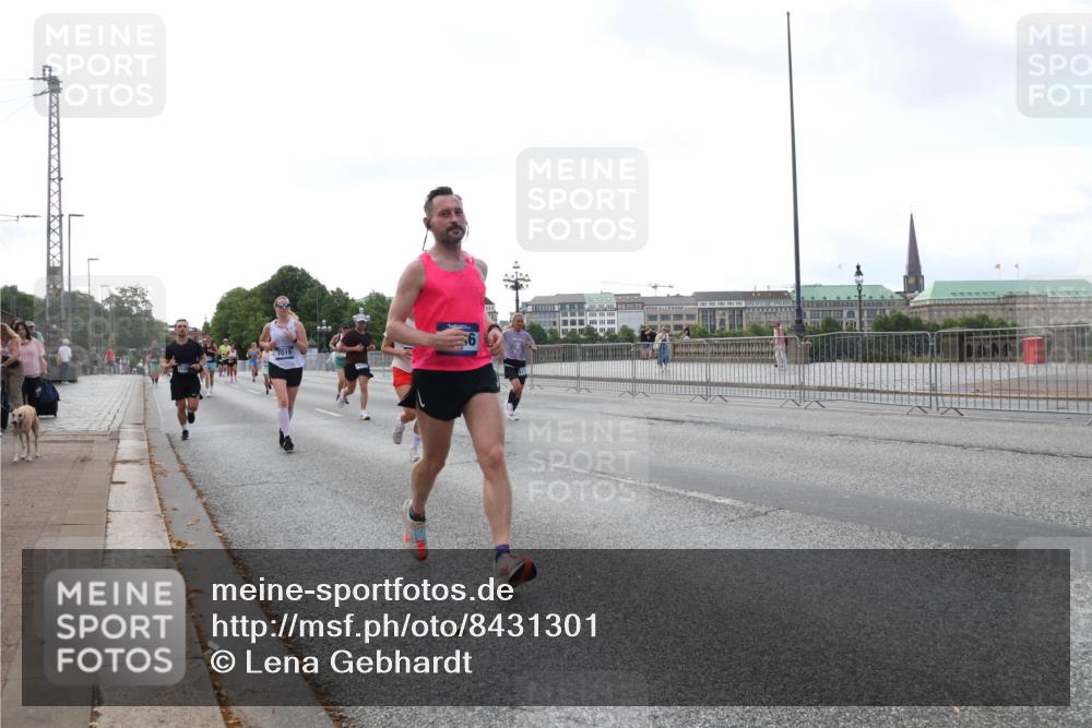 29.06.2025 - hella hamburg halbmarathon Lena Gebhardt http://msf.ph/oto/8431301 29.06.2025 10:07:42 Lombardsbrücke 1079, 1173, 1893, 2032, 2136, 2190, 2309, 3328, 3922, 4228, 4502, 4550, 4864, 5100, 5242, 5287, 5899, 6196, 6517, 6518, 6707, 6713, 6715, 6918, 7019, 7760, 9071, 9338, 9966, 9967, 10212, 10700, 10703, 11114, 11394, 11641, 12378, 12789, 13458, 15051, 15673, 15785, 16241, 16539, 16809, 16915, 17062, 18218, 18270, 18531, 18721, 19134 meine-sportfotos.de