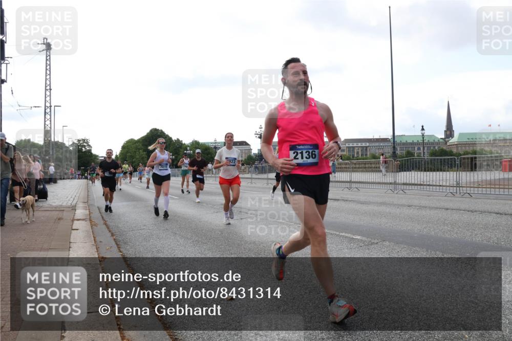 29.06.2025 - hella hamburg halbmarathon Lena Gebhardt http://msf.ph/oto/8431314 29.06.2025 10:07:42 Lombardsbrücke 7019, 2136, 1079, 1173, 1893, 2032, 2136, 2190, 2309, 3328, 3922, 4228, 4502, 4550, 4864, 5100, 5242, 5287, 5899, 6196, 6517, 6518, 6707, 6713, 6715, 6918, 7019, 7760, 9071, 9338, 9966, 9967, 10212, 10700, 10703, 11114, 11394, 11641, 12378, 12789, 13458, 15051, 15673, 15785, 16241, 16539, 16809, 16915, 17062, 18218, 18270, 18531, 18721, 19134 meine-sportfotos.de