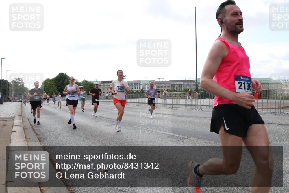29.06.2025 - hella hamburg halbmarathon Lena Gebhardt http://msf.ph/oto/8431342 29.06.2025 10:07:43 Lombardsbrücke 7019, 11394, 3922, 2136, 1079, 1173, 1893, 2032, 2136, 2190, 2309, 3328, 3922, 4228, 4502, 4550, 4864, 5100, 5242, 5287, 5899, 6196, 6517, 6518, 6707, 6713, 6715, 6918, 7019, 7760, 9071, 9338, 9966, 9967, 10212, 10700, 10703, 11114, 11394, 11641, 12378, 12789, 13458, 15051, 15673, 15785, 16241, 16539, 16809, 16915, 17062, 18218, 18270, 18531, 18721, 19134 meine-sportfotos.de