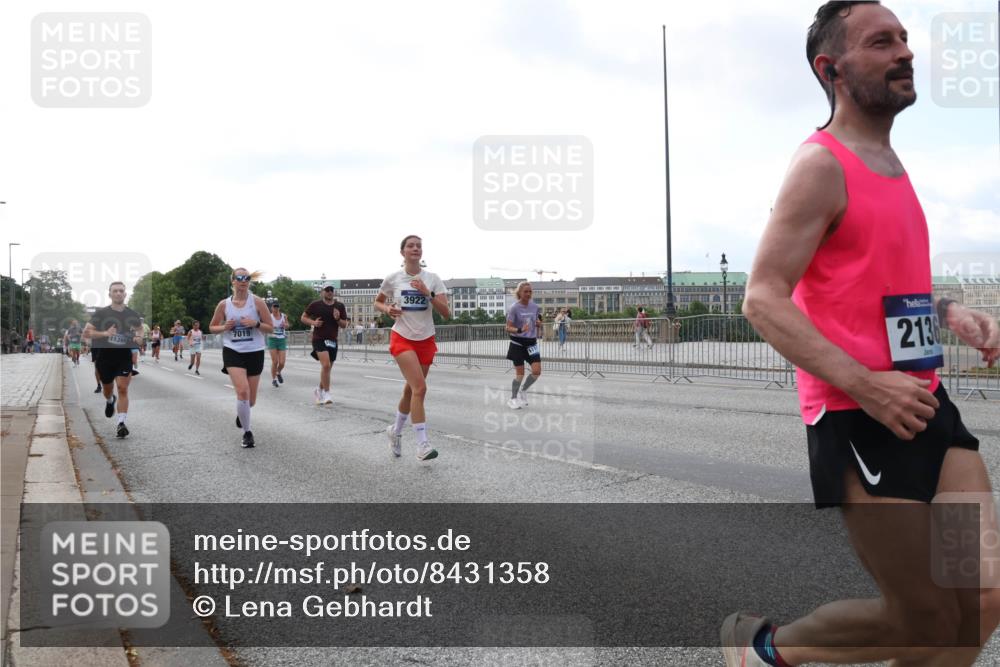 29.06.2025 - hella hamburg halbmarathon Lena Gebhardt http://msf.ph/oto/8431358 29.06.2025 10:07:43 Lombardsbrücke 11394, 7019, 3922, 2136, 1079, 1173, 1893, 2032, 2136, 2190, 2309, 3328, 3922, 4228, 4502, 4550, 4864, 5100, 5242, 5287, 5899, 6196, 6517, 6518, 6707, 6713, 6715, 6918, 7019, 7760, 9071, 9338, 9966, 9967, 10212, 10700, 10703, 11114, 11394, 11641, 12378, 12789, 13458, 15051, 15673, 15785, 16241, 16539, 16809, 16915, 17062, 18218, 18270, 18531, 18721, 19134 meine-sportfotos.de
