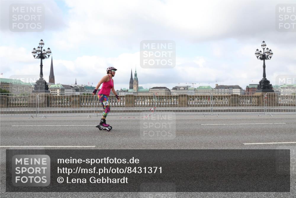 29.06.2025 - hella hamburg halbmarathon Lena Gebhardt http://msf.ph/oto/8431371 29.06.2025 09:00:28 Lombardsbrücke  meine-sportfotos.de