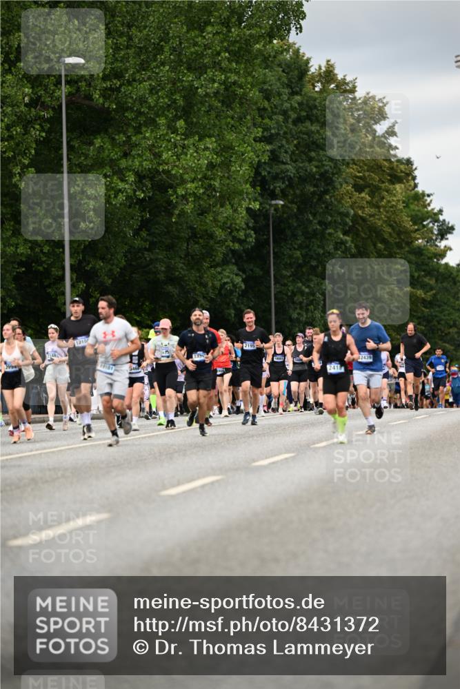 29.06.2025 - hella hamburg halbmarathon Dr. Thomas Lammeyer http://msf.ph/oto/8431372 29.06.2025 10:52:14 Kennedybrücke 1045, 1073, 1430, 1434, 1523, 2148, 2163, 2195, 2320, 2407, 2418, 2491, 2882, 2994, 3468, 3679, 4037, 4239, 4588, 4974, 5796, 6255, 6256, 6879, 8105, 8158, 8270, 9018, 9356, 10075, 10658, 10777, 10903, 10991, 11351 meine-sportfotos.de