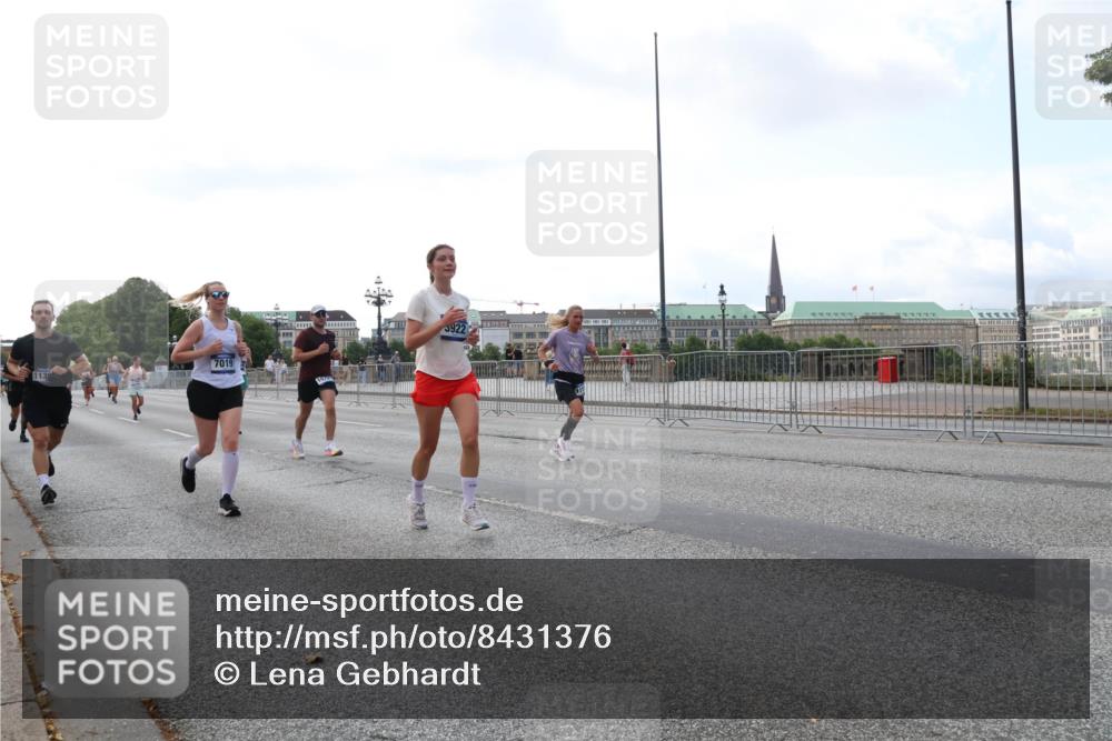 29.06.2025 - hella hamburg halbmarathon Lena Gebhardt http://msf.ph/oto/8431376 29.06.2025 10:07:43 Lombardsbrücke 113, 7019, 5922, 1079, 1173, 1893, 2032, 2136, 2190, 2309, 3328, 3922, 4228, 4502, 4550, 4864, 5100, 5242, 5287, 5899, 6196, 6517, 6518, 6707, 6713, 6715, 6918, 7019, 7760, 9071, 9338, 9966, 9967, 10212, 10700, 10703, 11114, 11394, 11641, 12378, 12789, 13458, 15051, 15673, 15785, 16241, 16539, 16809, 16915, 17062, 18218, 18270, 18531, 18721, 19134 meine-sportfotos.de