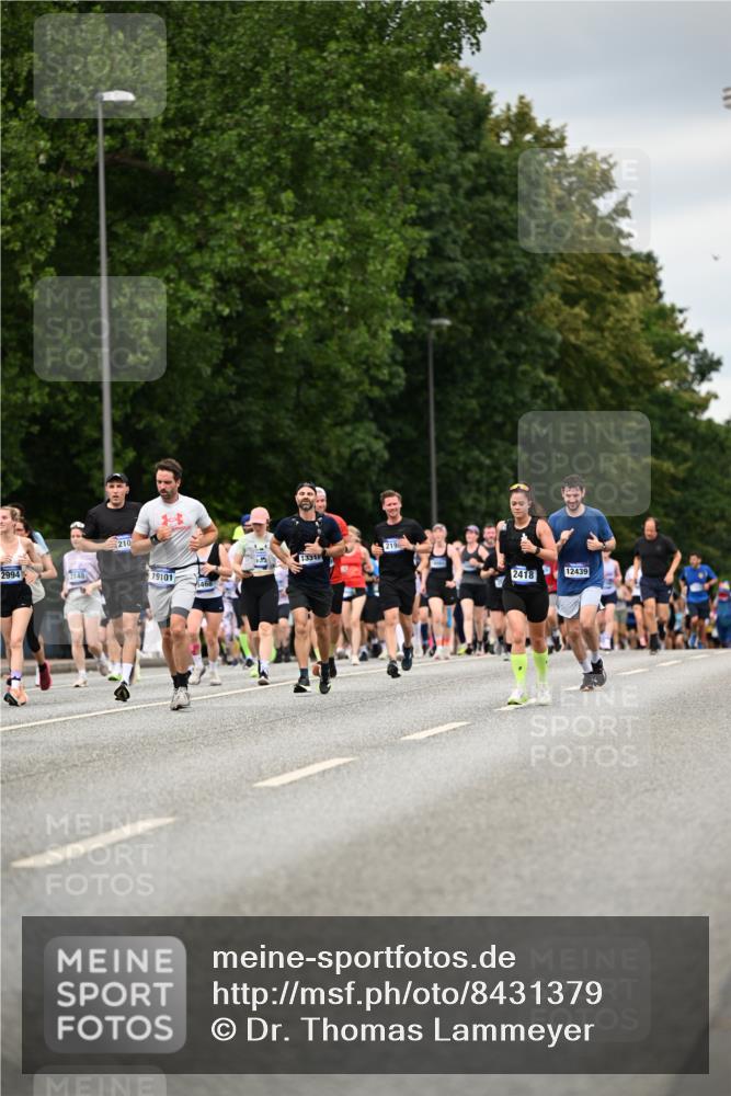 29.06.2025 - hella hamburg halbmarathon Dr. Thomas Lammeyer http://msf.ph/oto/8431379 29.06.2025 10:52:15 Kennedybrücke 1045, 1073, 1430, 1434, 1523, 2148, 2163, 2195, 2320, 2407, 2418, 2491, 2882, 2994, 3468, 3504, 3679, 4037, 4239, 4588, 4974, 5796, 6255, 6256, 6879, 8105, 8158, 8270, 8948, 9018, 9356, 10075, 10658, 10777, 10903, 10991, 11351 meine-sportfotos.de