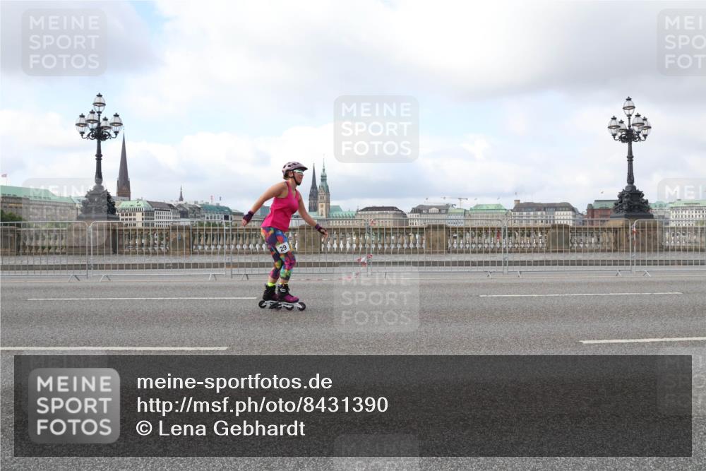 29.06.2025 - hella hamburg halbmarathon Lena Gebhardt http://msf.ph/oto/8431390 29.06.2025 09:00:28 Lombardsbrücke  meine-sportfotos.de