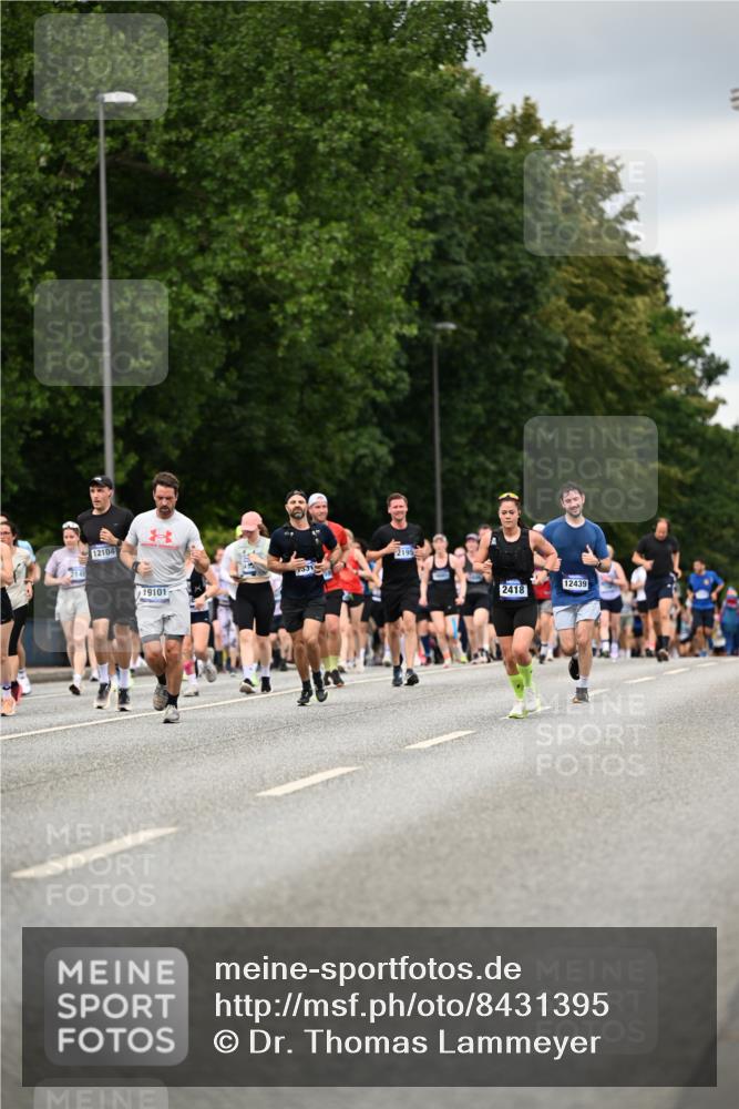 29.06.2025 - hella hamburg halbmarathon Dr. Thomas Lammeyer http://msf.ph/oto/8431395 29.06.2025 10:52:15 Kennedybrücke 1045, 1073, 1430, 1434, 1523, 2148, 2163, 2195, 2320, 2407, 2418, 2491, 2882, 2994, 3468, 3504, 3679, 4037, 4239, 4588, 4974, 5796, 6255, 6256, 6879, 8105, 8158, 8270, 8948, 9018, 9356, 10075, 10658, 10777, 10903, 10991, 11351 meine-sportfotos.de