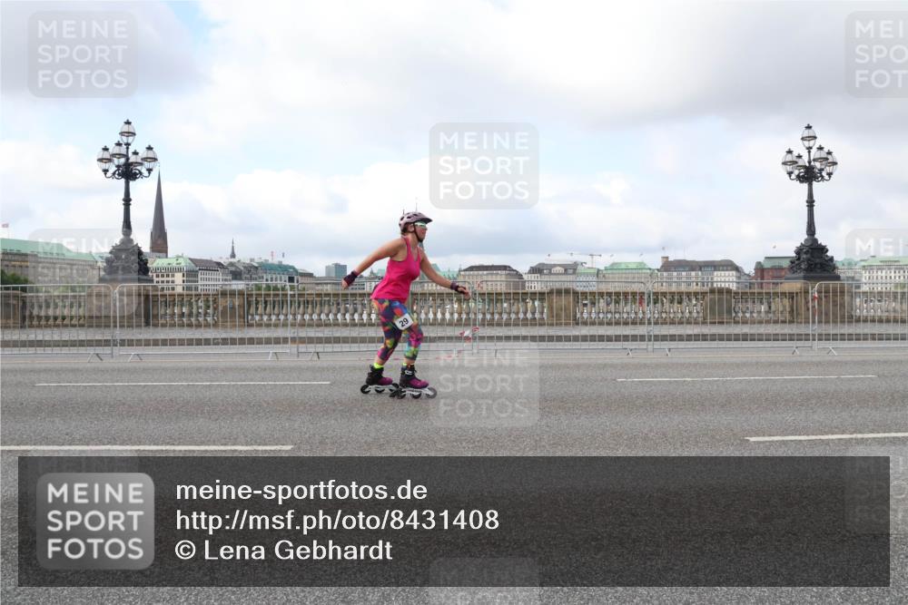 29.06.2025 - hella hamburg halbmarathon Lena Gebhardt http://msf.ph/oto/8431408 29.06.2025 09:00:28 Lombardsbrücke 29 meine-sportfotos.de
