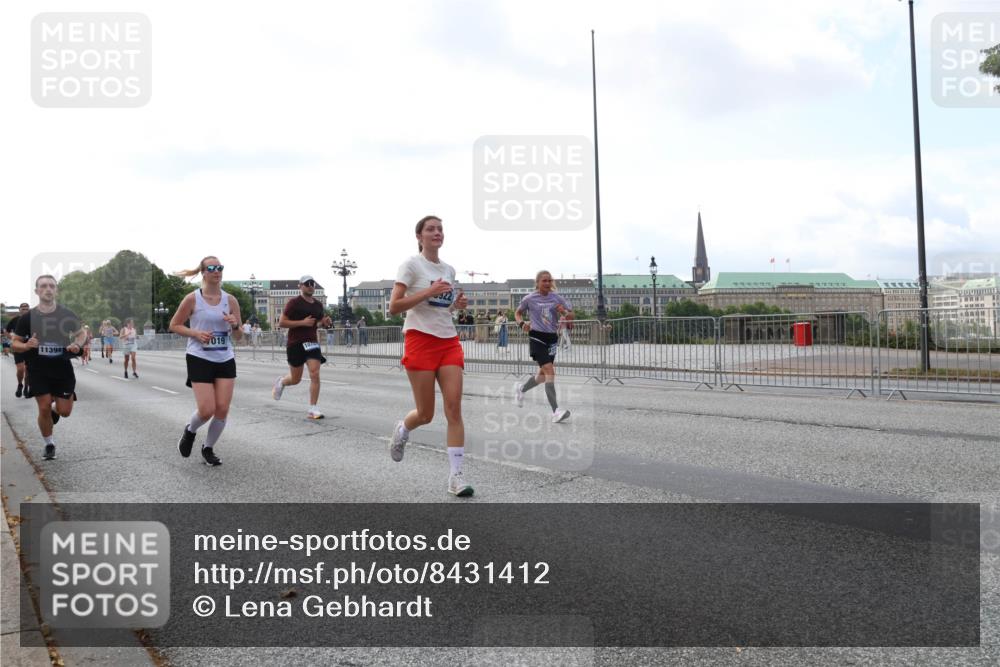 29.06.2025 - hella hamburg halbmarathon Lena Gebhardt http://msf.ph/oto/8431412 29.06.2025 10:07:43 Lombardsbrücke 019, 11394, 1079, 1173, 1893, 2032, 2136, 2190, 2309, 3328, 3922, 4228, 4502, 4550, 4864, 5100, 5242, 5287, 5899, 6196, 6517, 6518, 6707, 6713, 6715, 6918, 7019, 7760, 9071, 9338, 9966, 9967, 10212, 10700, 10703, 11114, 11394, 11641, 12378, 12789, 13458, 15051, 15673, 15785, 16241, 16539, 16809, 16915, 17062, 18218, 18270, 18531, 18721, 19134 meine-sportfotos.de