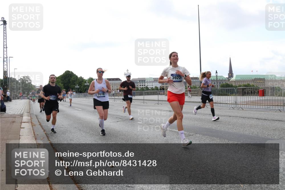 29.06.2025 - hella hamburg halbmarathon Lena Gebhardt http://msf.ph/oto/8431428 29.06.2025 10:07:43 Lombardsbrücke 11394, 7019, 3922, 1079, 1173, 1893, 2032, 2136, 2190, 2309, 3328, 3922, 4228, 4502, 4550, 4864, 5100, 5242, 5287, 5899, 6196, 6517, 6518, 6707, 6713, 6715, 6918, 7019, 7760, 9071, 9338, 9966, 9967, 10212, 10700, 10703, 11114, 11394, 11641, 12378, 12789, 13458, 15051, 15673, 15785, 16241, 16539, 16809, 16915, 17062, 18218, 18270, 18531, 18721, 19134 meine-sportfotos.de