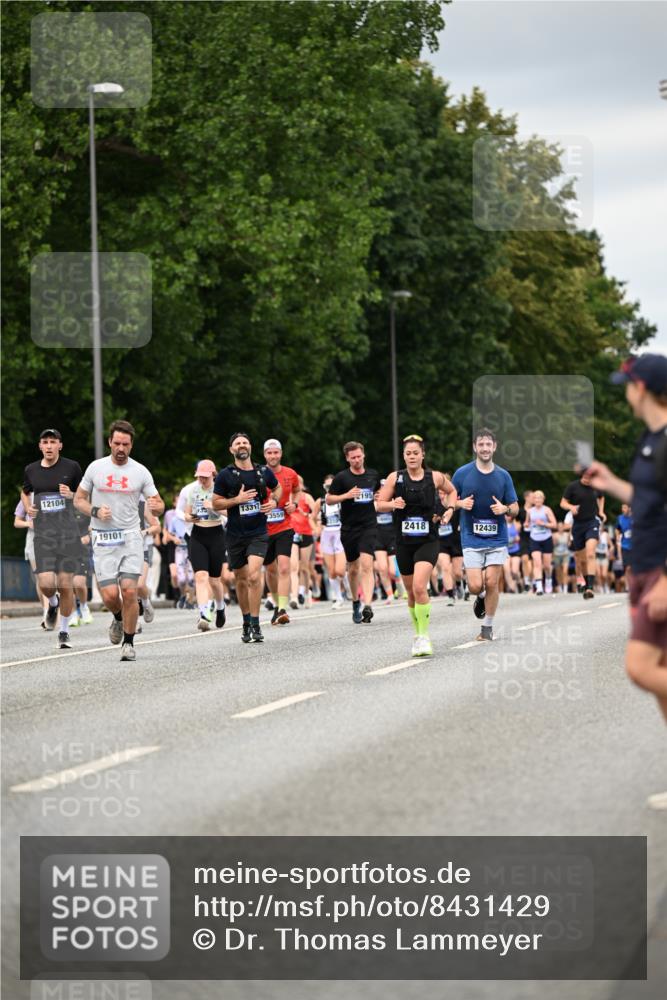 29.06.2025 - hella hamburg halbmarathon Dr. Thomas Lammeyer http://msf.ph/oto/8431429 29.06.2025 10:52:16 Kennedybrücke 1045, 1073, 1430, 1434, 1523, 2148, 2163, 2195, 2320, 2407, 2418, 2882, 2994, 3468, 3504, 3679, 4037, 4239, 4588, 4974, 5796, 6255, 6256, 6879, 7412, 8105, 8158, 8270, 8310, 8948, 9018, 9356, 10075, 10658, 10777, 10903, 10991, 11351 meine-sportfotos.de