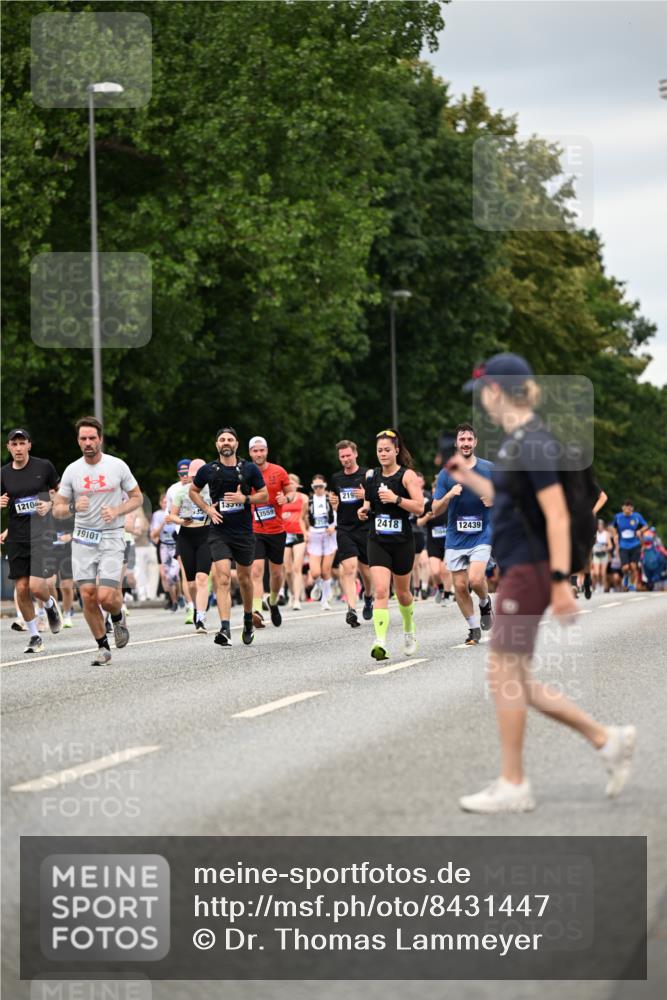 29.06.2025 - hella hamburg halbmarathon Dr. Thomas Lammeyer http://msf.ph/oto/8431447 29.06.2025 10:52:16 Kennedybrücke 1045, 1073, 1430, 1434, 1523, 2148, 2163, 2195, 2320, 2407, 2418, 2882, 2994, 3468, 3504, 3679, 4037, 4239, 4588, 4974, 5796, 6255, 6256, 6879, 7412, 8105, 8158, 8270, 8310, 8948, 9018, 9356, 10075, 10658, 10777, 10903, 10991, 11351 meine-sportfotos.de