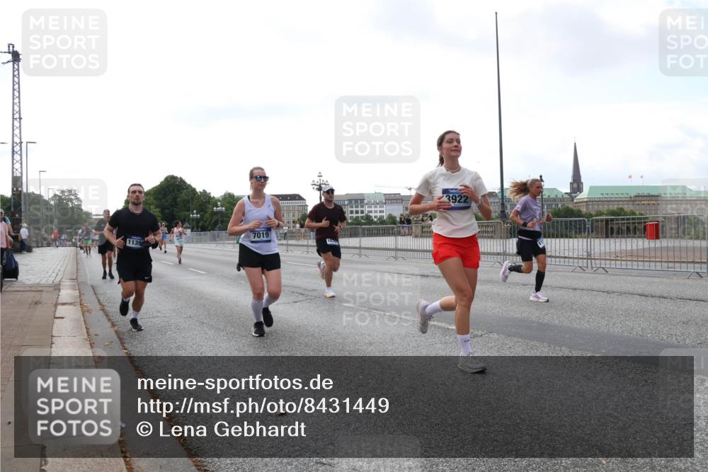 29.06.2025 - hella hamburg halbmarathon Lena Gebhardt http://msf.ph/oto/8431449 29.06.2025 10:07:44 Lombardsbrücke 1139, 7019, 3922, 1079, 1173, 1893, 2032, 2136, 2190, 2309, 3328, 3922, 4228, 4502, 4550, 4864, 5100, 5242, 5287, 6196, 6517, 6518, 6707, 6713, 6715, 6918, 7019, 7760, 9071, 9338, 9966, 9967, 10212, 10700, 10703, 11114, 11394, 11641, 12378, 12789, 12893, 13458, 15051, 15673, 15785, 16241, 16539, 16809, 16915, 17062, 18218, 18270, 18531, 18721, 19134 meine-sportfotos.de
