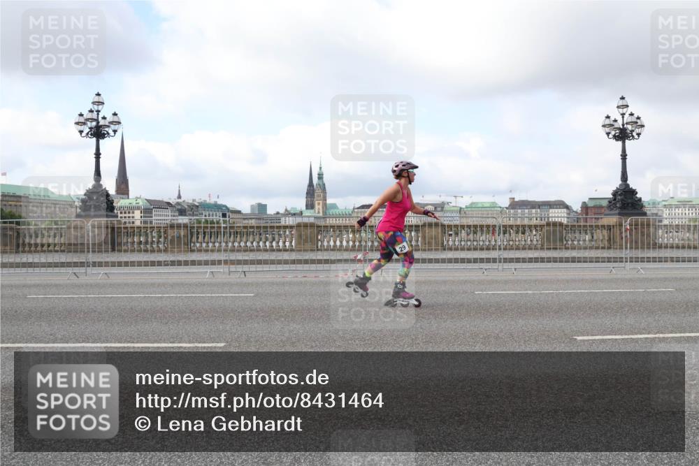 29.06.2025 - hella hamburg halbmarathon Lena Gebhardt http://msf.ph/oto/8431464 29.06.2025 09:00:28 Lombardsbrücke 29 meine-sportfotos.de