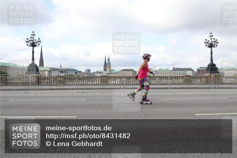 29.06.2025 - hella hamburg halbmarathon Lena Gebhardt http://msf.ph/oto/8431482 29.06.2025 09:00:28 Lombardsbrücke  meine-sportfotos.de