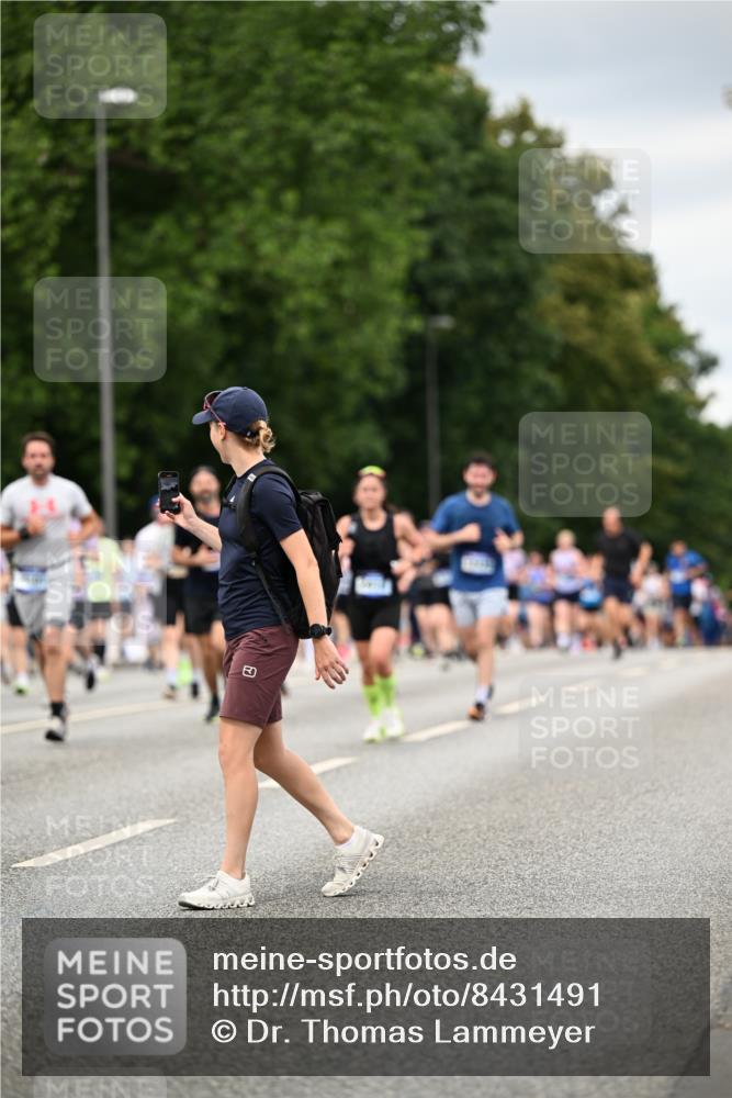 29.06.2025 - hella hamburg halbmarathon Dr. Thomas Lammeyer http://msf.ph/oto/8431491 29.06.2025 10:52:17 Kennedybrücke 1045, 1430, 1434, 1523, 2148, 2163, 2195, 2407, 2418, 2882, 2994, 3468, 3504, 3679, 4037, 4239, 4588, 4974, 5796, 5886, 6255, 6256, 6879, 7412, 8105, 8270, 8310, 8948, 9018, 9356, 10075, 10658, 10777, 10903, 10991, 11351 meine-sportfotos.de