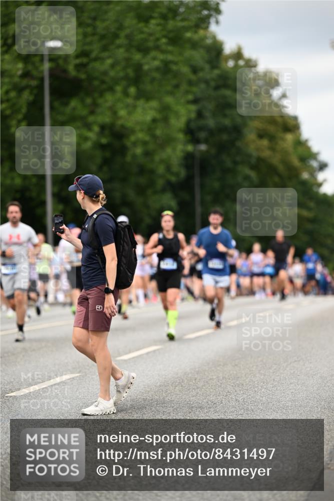 29.06.2025 - hella hamburg halbmarathon Dr. Thomas Lammeyer http://msf.ph/oto/8431497 29.06.2025 10:52:17 Kennedybrücke 1045, 1430, 1434, 1523, 2148, 2163, 2195, 2407, 2418, 2882, 2994, 3468, 3504, 3679, 4037, 4239, 4588, 4974, 5796, 5886, 6255, 6256, 6879, 7412, 8105, 8270, 8310, 8948, 9018, 9356, 10075, 10658, 10777, 10903, 10991, 11351 meine-sportfotos.de