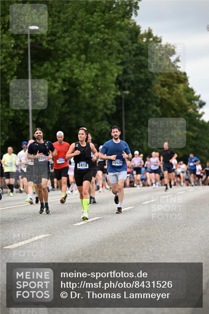 29.06.2025 - hella hamburg halbmarathon Dr. Thomas Lammeyer http://msf.ph/oto/8431526 29.06.2025 10:52:18 Kennedybrücke 1045, 1430, 1434, 1523, 1645, 2148, 2163, 2195, 2407, 2418, 2882, 2994, 3468, 3504, 3679, 3933, 4037, 4239, 4588, 4974, 5796, 5886, 6255, 6256, 6879, 7412, 8270, 8310, 8948, 9018, 9356, 10075, 10658, 10777, 10903, 10991, 11351 meine-sportfotos.de