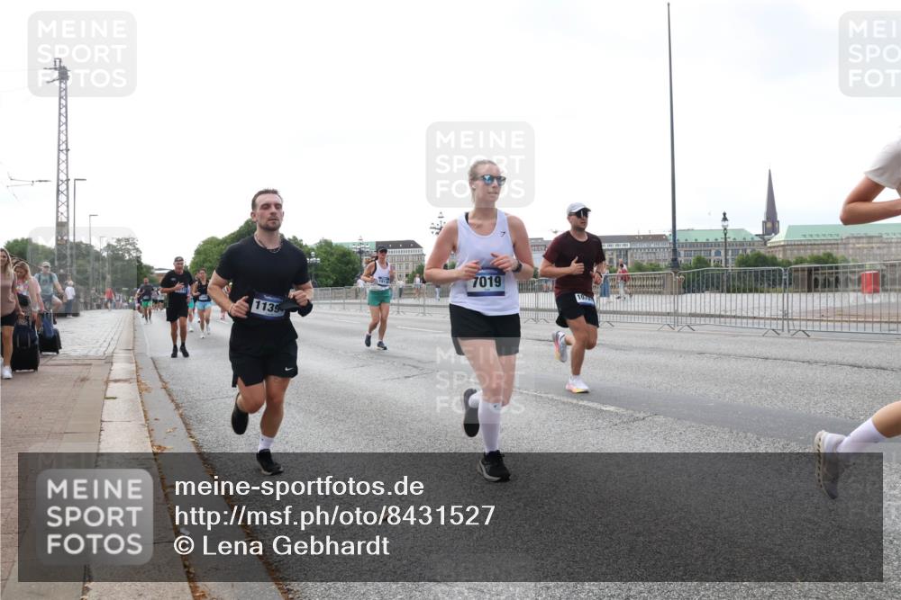29.06.2025 - hella hamburg halbmarathon Lena Gebhardt http://msf.ph/oto/8431527 29.06.2025 10:07:44 Lombardsbrücke 1139, 7019, 1079, 1173, 1893, 2032, 2136, 2190, 2309, 3328, 3922, 4228, 4502, 4550, 4864, 5100, 5242, 5287, 6196, 6517, 6518, 6707, 6713, 6715, 6918, 7019, 7760, 9071, 9338, 9966, 9967, 10212, 10700, 10703, 11114, 11394, 11641, 12378, 12789, 12893, 13458, 15051, 15673, 15785, 16241, 16539, 16809, 16915, 17062, 18218, 18270, 18531, 18721, 19134 meine-sportfotos.de