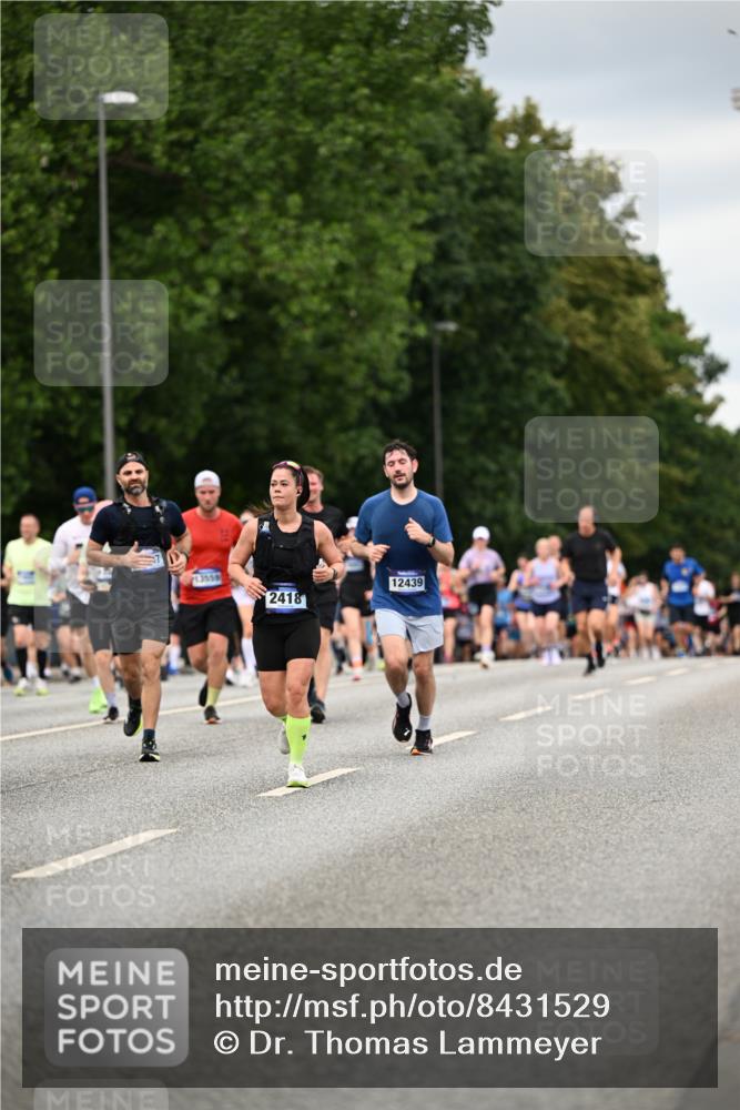 29.06.2025 - hella hamburg halbmarathon Dr. Thomas Lammeyer http://msf.ph/oto/8431529 29.06.2025 10:52:18 Kennedybrücke 1045, 1430, 1434, 1523, 1645, 2148, 2163, 2195, 2407, 2418, 2882, 2994, 3468, 3504, 3679, 3933, 4037, 4239, 4588, 4974, 5796, 5886, 6255, 6256, 6879, 7412, 8270, 8310, 8948, 9018, 9356, 10075, 10658, 10777, 10903, 10991, 11351 meine-sportfotos.de