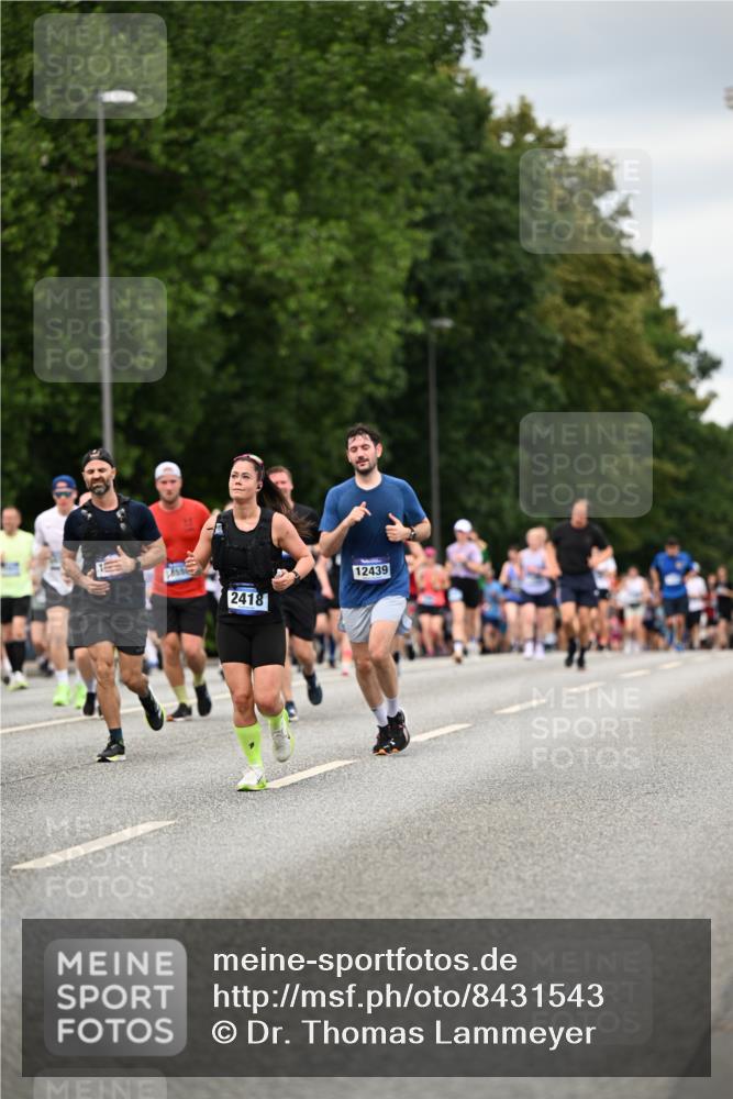 29.06.2025 - hella hamburg halbmarathon Dr. Thomas Lammeyer http://msf.ph/oto/8431543 29.06.2025 10:52:19 Kennedybrücke 1045, 1430, 1434, 1523, 1645, 2148, 2163, 2195, 2407, 2418, 2882, 2994, 3468, 3504, 3679, 3933, 4037, 4239, 4588, 4974, 5796, 5886, 6255, 6256, 6879, 7412, 8270, 8310, 8948, 9018, 9356, 10075, 10658, 10777, 10903, 10991, 11351 meine-sportfotos.de