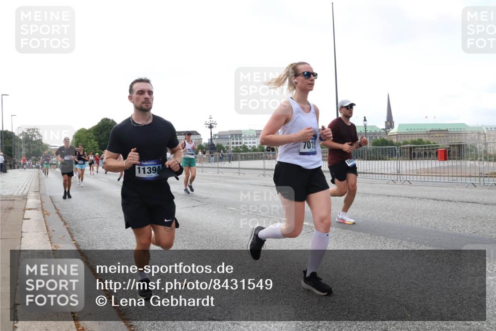 29.06.2025 - hella hamburg halbmarathon Lena Gebhardt http://msf.ph/oto/8431549 29.06.2025 10:07:45 Lombardsbrücke 11394, 19134, 7019, 1079, 1173, 1527, 1893, 2032, 2136, 2190, 2309, 3328, 3922, 4228, 4502, 4550, 4864, 5100, 5242, 5287, 6196, 6517, 6518, 6707, 6713, 6715, 6918, 7019, 7760, 9071, 9338, 9966, 9967, 10212, 10700, 10703, 11114, 11394, 11641, 12378, 12789, 12893, 13458, 15051, 15673, 15785, 16241, 16539, 16809, 16915, 17062, 18218, 18270, 18531, 18721, 19134 meine-sportfotos.de