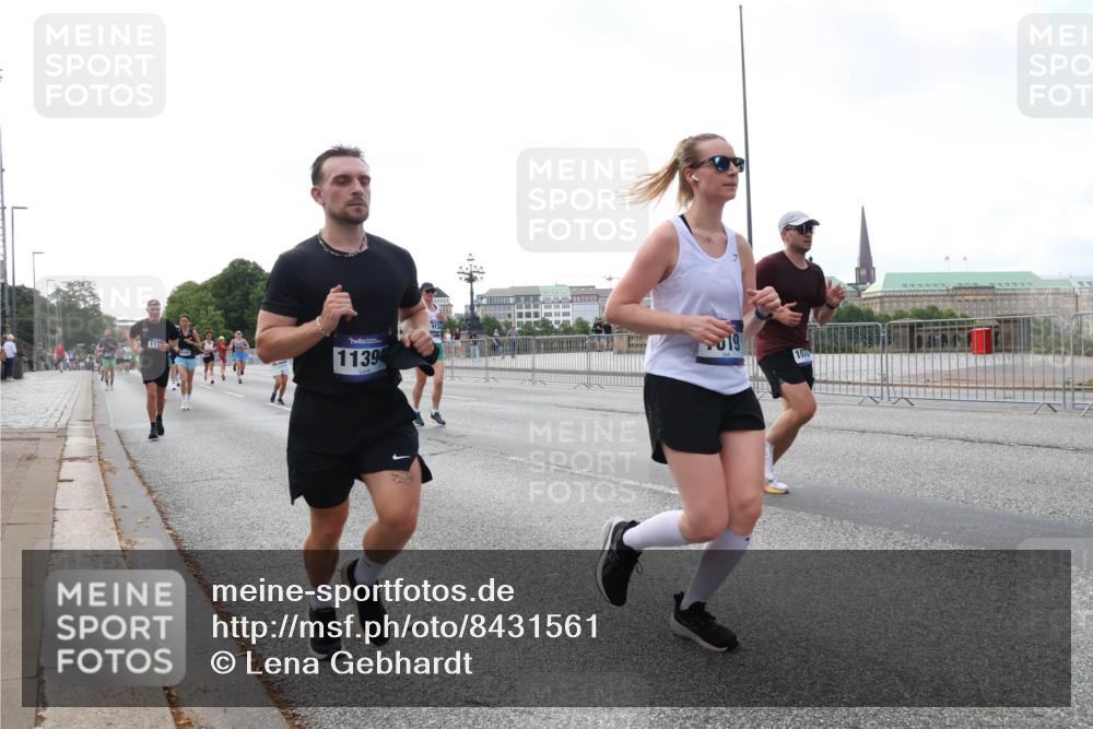 29.06.2025 - hella hamburg halbmarathon Lena Gebhardt http://msf.ph/oto/8431561 29.06.2025 10:07:45 Lombardsbrücke 112, 11394, 19, 1070, 1079, 1173, 1527, 1893, 2032, 2136, 2190, 2309, 3328, 3922, 4228, 4502, 4550, 4864, 5100, 5242, 5287, 6196, 6517, 6518, 6707, 6713, 6715, 6918, 7019, 7760, 9071, 9338, 9966, 9967, 10212, 10700, 10703, 11114, 11394, 11641, 12378, 12789, 12893, 13458, 15051, 15673, 15785, 16241, 16539, 16809, 16915, 17062, 18218, 18270, 18531, 18721, 19134 meine-sportfotos.de
