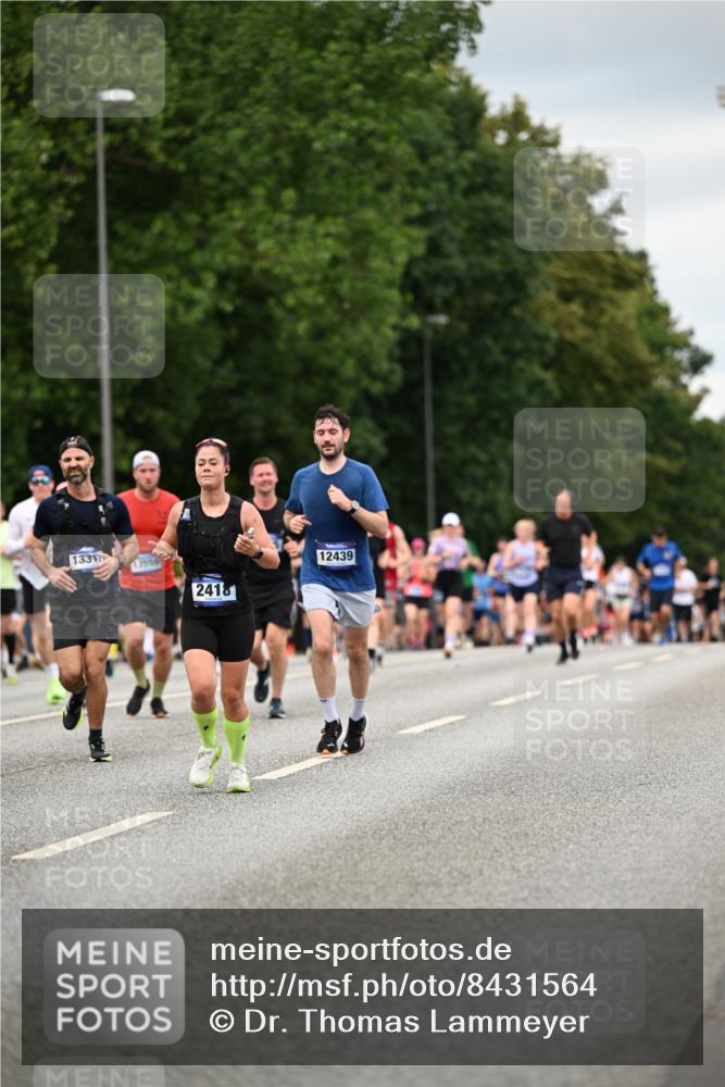 29.06.2025 - hella hamburg halbmarathon Dr. Thomas Lammeyer http://msf.ph/oto/8431564 29.06.2025 10:52:19 Kennedybrücke 1045, 1430, 1434, 1523, 1645, 2148, 2163, 2195, 2407, 2418, 2882, 2994, 3468, 3504, 3679, 3933, 4037, 4239, 4588, 4974, 5796, 5886, 6255, 6256, 6879, 7412, 8270, 8310, 8948, 9018, 9356, 10075, 10658, 10777, 10903, 10991, 11351 meine-sportfotos.de