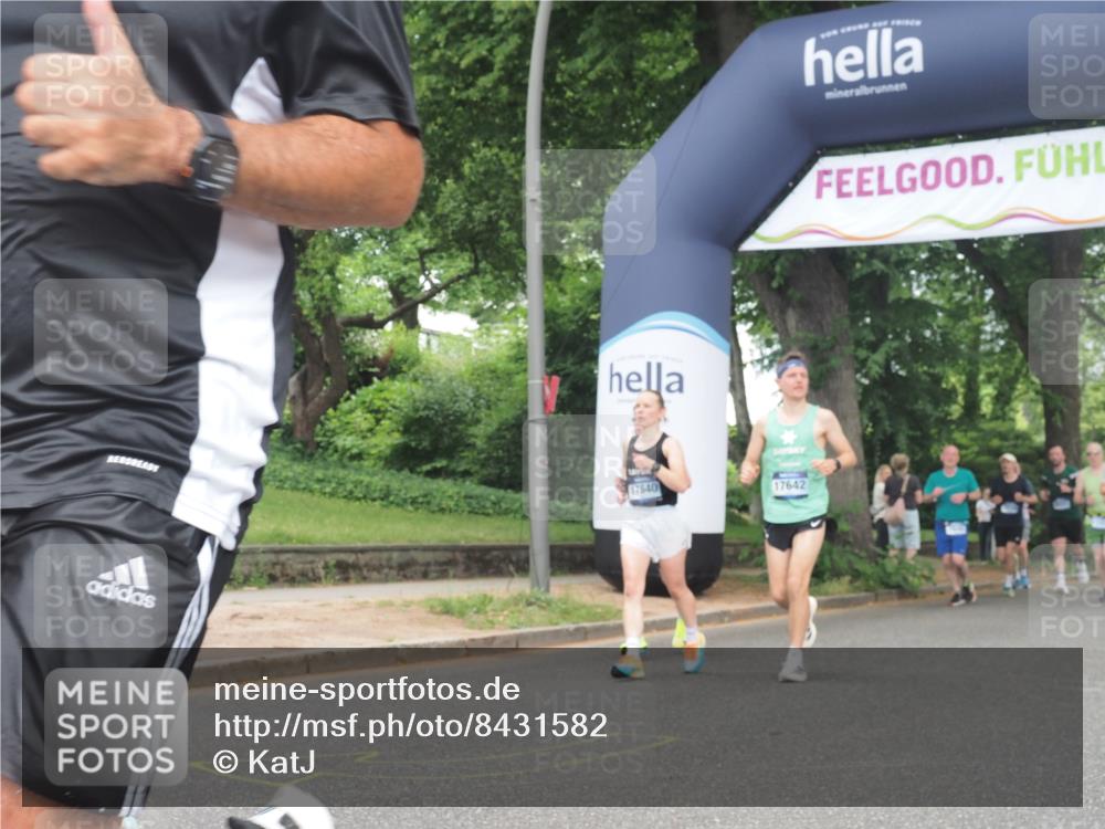 29.06.2025 - hella hamburg halbmarathon KatJ http://msf.ph/oto/8431582 29.06.2025 10:42:33 Zwischen KM18-KM19 1834, 2029, 4616, 4772, 7594, 7976 meine-sportfotos.de