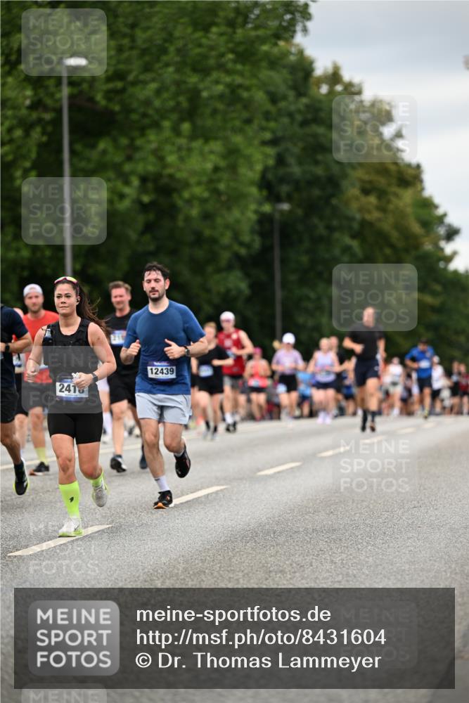 29.06.2025 - hella hamburg halbmarathon Dr. Thomas Lammeyer http://msf.ph/oto/8431604 29.06.2025 10:52:20 Kennedybrücke 1045, 1430, 1434, 1523, 1645, 2148, 2163, 2195, 2407, 2418, 2882, 2994, 3468, 3504, 3679, 3933, 4037, 4239, 4588, 4974, 5796, 5886, 6255, 6256, 6879, 7412, 8270, 8310, 8948, 9018, 9356, 9696, 10075, 10658, 10777, 10903, 10991, 11351 meine-sportfotos.de