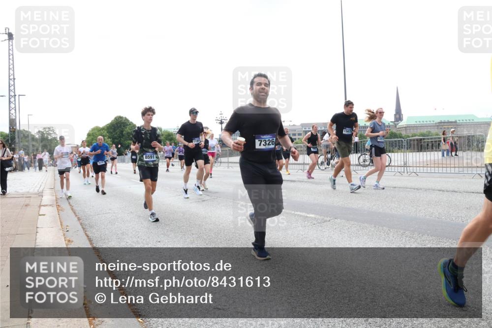29.06.2025 - hella hamburg halbmarathon Lena Gebhardt http://msf.ph/oto/8431613 29.06.2025 10:44:15 Lombardsbrücke 8591, 11955, 7326, 15675, 1026, 1095, 1306, 1345, 1459, 1519, 1802, 1804, 2073, 2186, 2343, 2610, 2692, 3065, 3288, 3506, 3596, 3597, 4496, 4627, 4636, 4898, 5001, 5127, 5293, 5647, 5649, 5730, 5731, 5890, 5902, 5905, 6002, 6036, 6334, 6895, 7216, 7326, 7610, 7818, 7842, 8058, 8272, 8591, 8763, 8870, 8957, 9073, 9510, 9704, 9879, 10223, 10303, 10304, 10416, 11825, 11955, 12322, 12409, 12803, 12995, 13262, 13288, 13330, 13390, 13906, 14091, 14123, 14654 meine-sportfotos.de