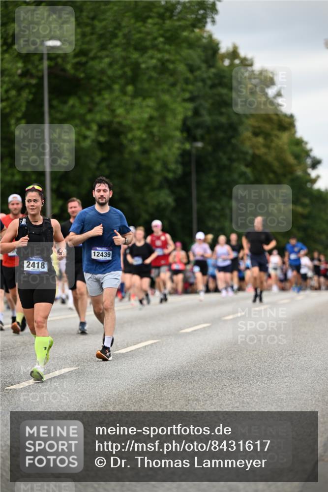 29.06.2025 - hella hamburg halbmarathon Dr. Thomas Lammeyer http://msf.ph/oto/8431617 29.06.2025 10:52:20 Kennedybrücke 1045, 1430, 1434, 1523, 1645, 2148, 2163, 2195, 2407, 2418, 2882, 2994, 3468, 3504, 3679, 3933, 4037, 4239, 4588, 4974, 5796, 5886, 6255, 6256, 6879, 7412, 8270, 8310, 8948, 9018, 9356, 9696, 10075, 10658, 10777, 10903, 10991, 11351 meine-sportfotos.de