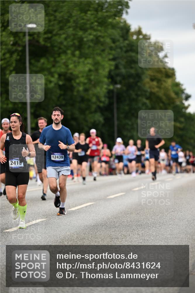 29.06.2025 - hella hamburg halbmarathon Dr. Thomas Lammeyer http://msf.ph/oto/8431624 29.06.2025 10:52:21 Kennedybrücke 1045, 1430, 1434, 1523, 1645, 2148, 2163, 2195, 2407, 2418, 2882, 2994, 3468, 3504, 3679, 3933, 4037, 4239, 4588, 4974, 5796, 5886, 6255, 6256, 6879, 7412, 8270, 8310, 8948, 9018, 9356, 9696, 10075, 10658, 10777, 10991, 11351 meine-sportfotos.de
