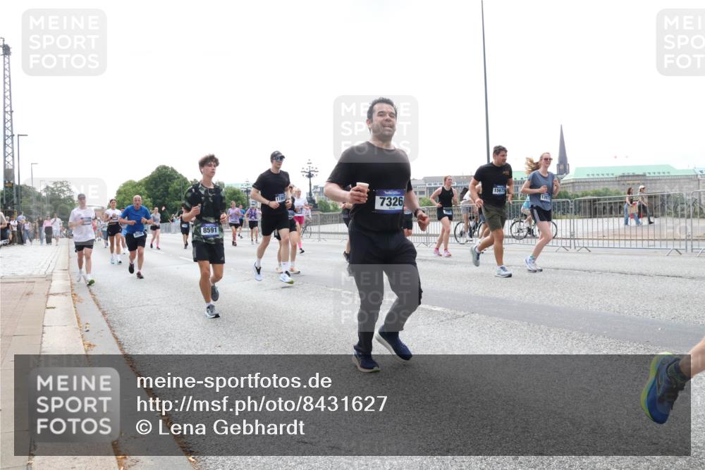 29.06.2025 - hella hamburg halbmarathon Lena Gebhardt http://msf.ph/oto/8431627 29.06.2025 10:44:15 Lombardsbrücke 8591, 7326, 15675, 1397, 1026, 1095, 1306, 1345, 1459, 1519, 1802, 1804, 2073, 2186, 2343, 2610, 2692, 3065, 3288, 3506, 3596, 3597, 4496, 4627, 4636, 4898, 5001, 5127, 5293, 5647, 5649, 5730, 5731, 5890, 5902, 5905, 6002, 6036, 6334, 6895, 7216, 7326, 7610, 7818, 7842, 8058, 8272, 8591, 8763, 8870, 8957, 9073, 9510, 9704, 9879, 10223, 10303, 10304, 10416, 11825, 11955, 12322, 12409, 12803, 12995, 13262, 13288, 13330, 13390, 13906, 14091, 14123, 14654 meine-sportfotos.de