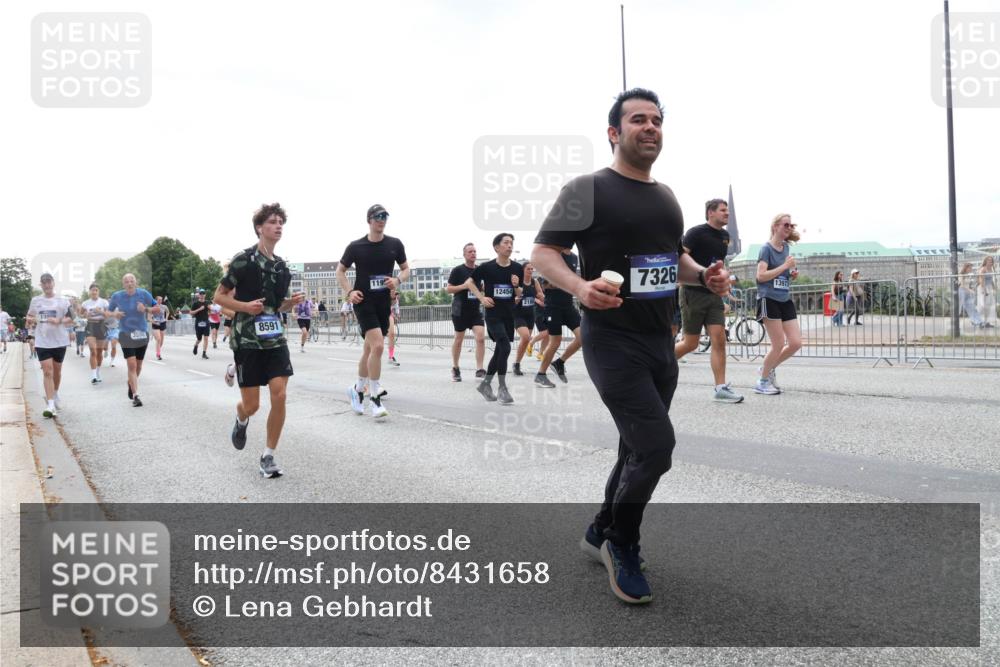 29.06.2025 - hella hamburg halbmarathon Lena Gebhardt http://msf.ph/oto/8431658 29.06.2025 10:44:15 Lombardsbrücke 8591, 12454, 7326, 13973, 1026, 1095, 1306, 1345, 1459, 1519, 1802, 1804, 2073, 2186, 2343, 2610, 2692, 3065, 3288, 3506, 3596, 3597, 4496, 4627, 4636, 4898, 5001, 5127, 5293, 5647, 5649, 5730, 5731, 5890, 5902, 5905, 6002, 6036, 6334, 6895, 7216, 7326, 7610, 7818, 7842, 8058, 8272, 8591, 8763, 8870, 8957, 9073, 9510, 9704, 9879, 10223, 10303, 10304, 10416, 11825, 11955, 12322, 12409, 12803, 12995, 13262, 13288, 13330, 13390, 13906, 14091, 14123, 14654 meine-sportfotos.de