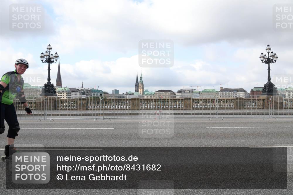 29.06.2025 - hella hamburg halbmarathon Lena Gebhardt http://msf.ph/oto/8431682 29.06.2025 09:00:46 Lombardsbrücke  meine-sportfotos.de