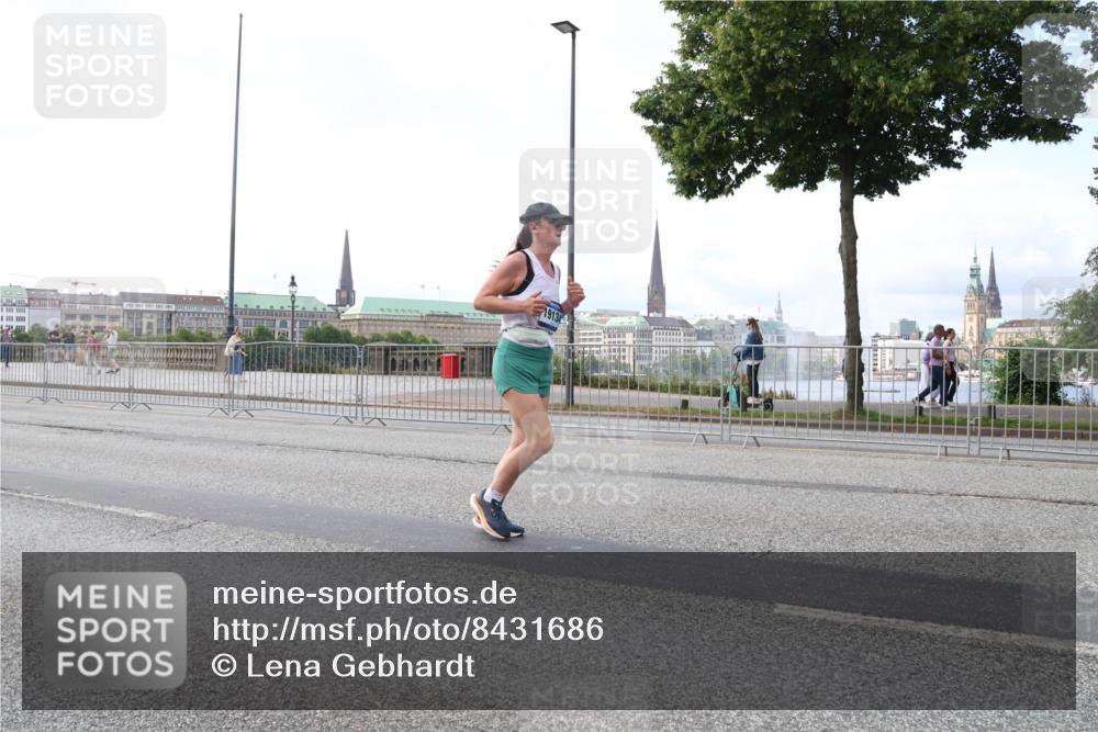29.06.2025 - hella hamburg halbmarathon Lena Gebhardt http://msf.ph/oto/8431686 29.06.2025 10:07:48 Lombardsbrücke 19134, 1079, 1173, 1527, 1893, 2032, 2136, 2190, 2309, 3328, 3922, 4228, 4502, 4550, 4864, 5100, 5287, 6196, 6518, 6707, 6713, 6715, 6918, 7019, 7760, 9071, 9338, 9966, 9967, 10212, 10700, 10703, 11114, 11394, 11641, 12378, 12789, 12893, 13458, 15051, 15673, 15785, 16241, 16539, 16809, 16915, 17062, 18218, 18270, 18531, 18721, 19134 meine-sportfotos.de