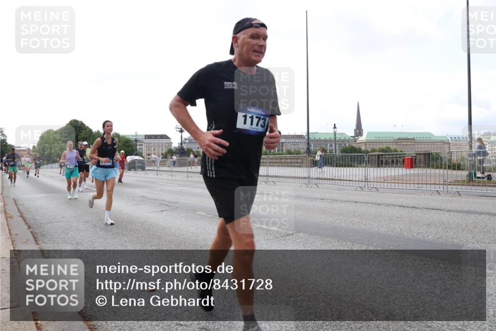 29.06.2025 - hella hamburg halbmarathon Lena Gebhardt http://msf.ph/oto/8431728 29.06.2025 10:07:48 Lombardsbrücke 1173, 1079, 1173, 1527, 1893, 2032, 2136, 2190, 2309, 3328, 3922, 4228, 4502, 4550, 4864, 5100, 5287, 6196, 6518, 6707, 6713, 6715, 6918, 7019, 7760, 9071, 9338, 9966, 9967, 10212, 10700, 10703, 11114, 11394, 11641, 12378, 12789, 12893, 13458, 15051, 15673, 15785, 16241, 16539, 16809, 16915, 17062, 18218, 18270, 18531, 18721, 19134 meine-sportfotos.de