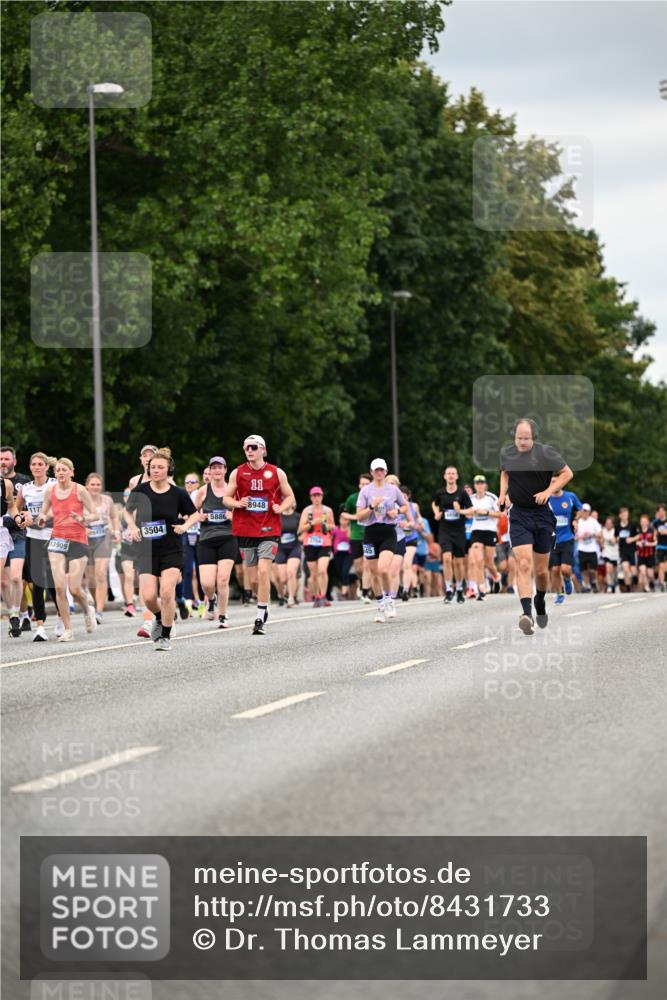 29.06.2025 - hella hamburg halbmarathon Dr. Thomas Lammeyer http://msf.ph/oto/8431733 29.06.2025 10:52:23 Kennedybrücke 1045, 1246, 1430, 1434, 1639, 1645, 2148, 2163, 2195, 2407, 2418, 2627, 2882, 2994, 3468, 3504, 3933, 4037, 4588, 4974, 5886, 6255, 6256, 6879, 7412, 7970, 8310, 8948, 9018, 9356, 9696, 10075, 10777, 10991, 11351 meine-sportfotos.de