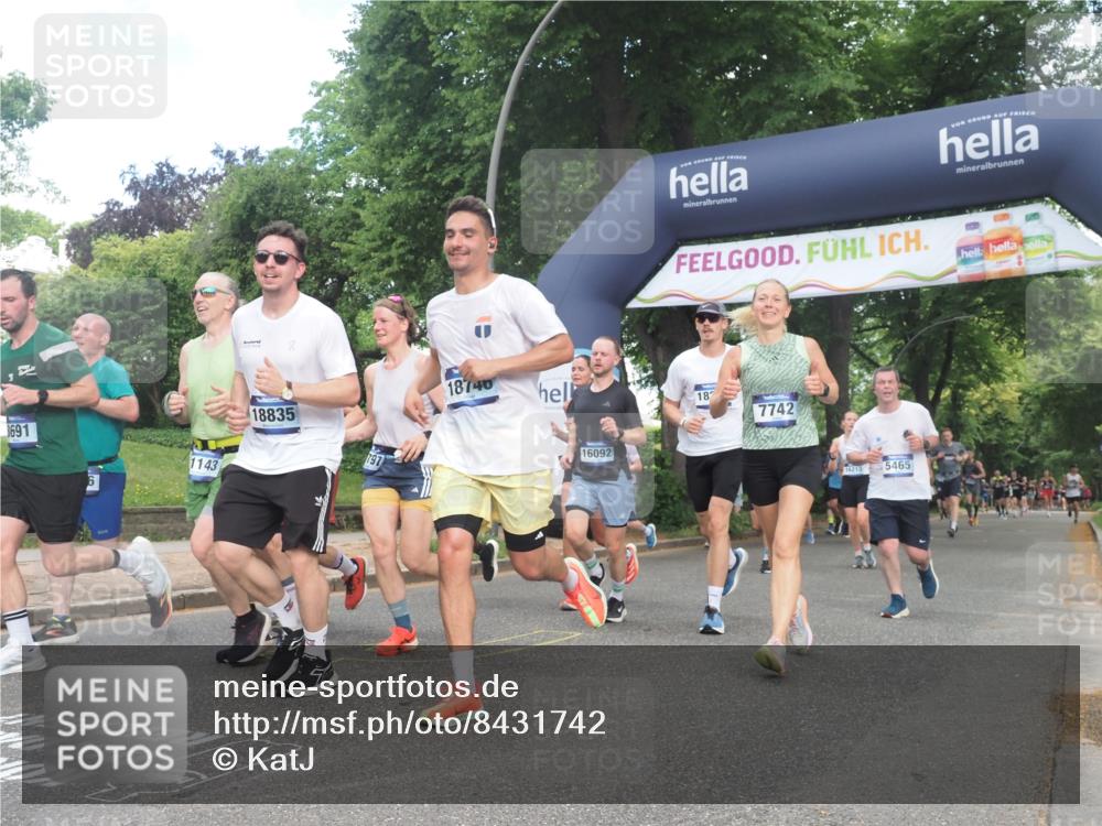 29.06.2025 - hella hamburg halbmarathon KatJ http://msf.ph/oto/8431742 29.06.2025 10:42:38 Zwischen KM18-KM19 1179, 2029, 2378, 5465, 7646, 7742, 8691 meine-sportfotos.de