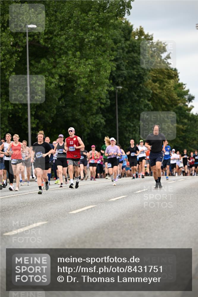 29.06.2025 - hella hamburg halbmarathon Dr. Thomas Lammeyer http://msf.ph/oto/8431751 29.06.2025 10:52:23 Kennedybrücke 1045, 1246, 1430, 1434, 1639, 1645, 2148, 2163, 2195, 2407, 2418, 2627, 2882, 2994, 3468, 3504, 3933, 4037, 4588, 4974, 5886, 6255, 6256, 6879, 7412, 7970, 8310, 8948, 9018, 9356, 9696, 10075, 10777, 10991, 11351 meine-sportfotos.de