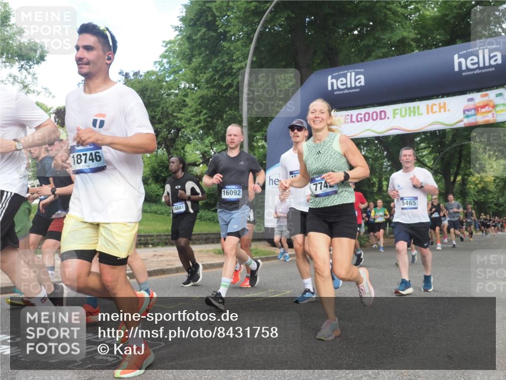 29.06.2025 - hella hamburg halbmarathon KatJ http://msf.ph/oto/8431758 29.06.2025 10:42:39 Zwischen KM18-KM19 1179, 2029, 2378, 3668, 5465, 7646, 7742, 8691 meine-sportfotos.de