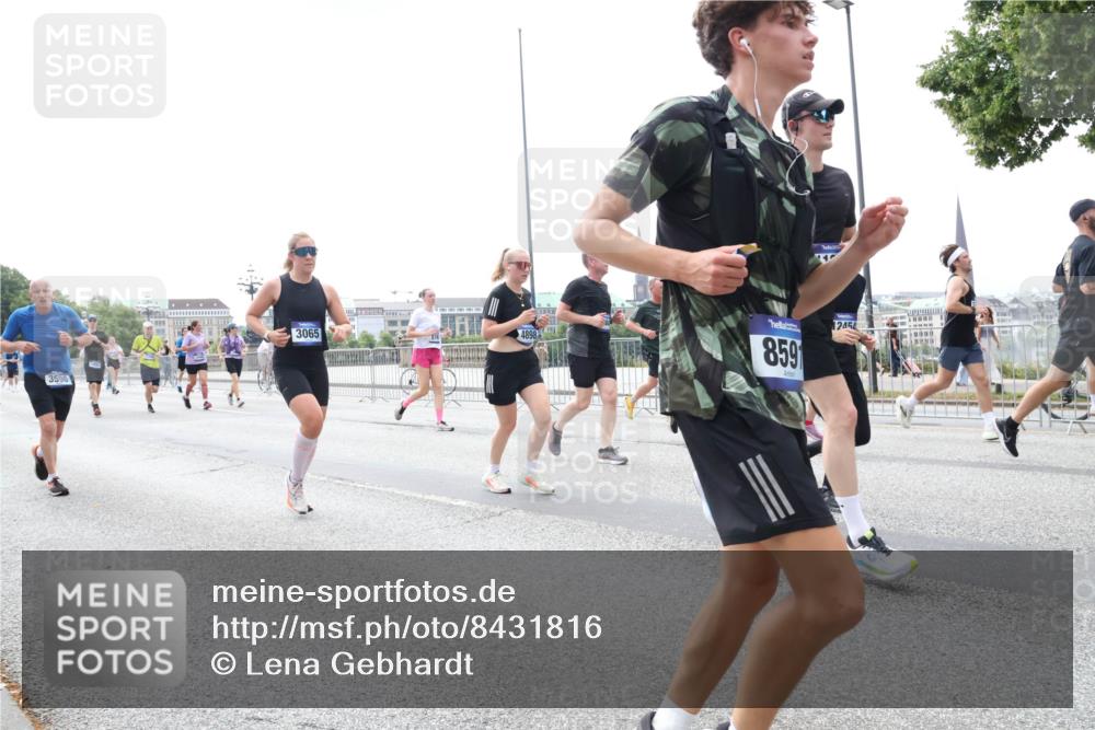 29.06.2025 - hella hamburg halbmarathon Lena Gebhardt http://msf.ph/oto/8431816 29.06.2025 10:44:17 Lombardsbrücke 3065, 4898, 859, 12454, 1026, 1095, 1306, 1345, 1459, 1519, 1802, 1804, 2073, 2186, 2343, 2610, 2692, 3065, 3288, 3506, 3596, 4496, 4627, 4636, 4898, 5001, 5127, 5293, 5647, 5649, 5730, 5731, 5890, 5902, 5905, 6002, 6895, 7216, 7326, 7610, 7818, 7842, 8272, 8591, 8763, 8870, 8957, 9073, 9510, 9879, 10006, 10223, 10303, 10304, 10416, 11825, 11955, 12322, 12409, 12803, 12995, 13262, 13288, 13330, 13390, 13906, 14091, 14123, 14350, 14654, 14971 meine-sportfotos.de