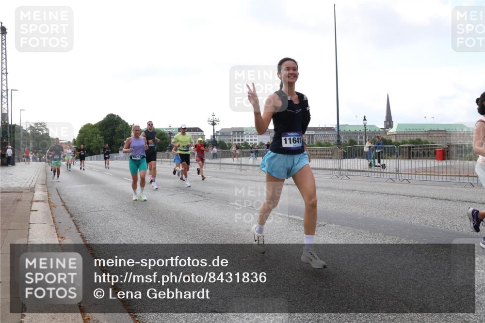 29.06.2025 - hella hamburg halbmarathon Lena Gebhardt http://msf.ph/oto/8431836 29.06.2025 10:07:50 Lombardsbrücke 11641, 1079, 1173, 1527, 1893, 2032, 2136, 2190, 2309, 3328, 3922, 4228, 4502, 4550, 4864, 5100, 5287, 6196, 6707, 6713, 6715, 6918, 7019, 7348, 7760, 8585, 9071, 9966, 9967, 10212, 10703, 11114, 11394, 11641, 12378, 12789, 12893, 13458, 15051, 15673, 15785, 16241, 16539, 16809, 16915, 17062, 18270, 18325, 18531, 18721, 19134 meine-sportfotos.de