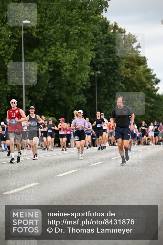 29.06.2025 - hella hamburg halbmarathon Dr. Thomas Lammeyer http://msf.ph/oto/8431876 29.06.2025 10:52:26 Kennedybrücke 1045, 1246, 1434, 1639, 1645, 2148, 2163, 2195, 2407, 2418, 2627, 2704, 2882, 2994, 3468, 3504, 3933, 4037, 4588, 4856, 4974, 5886, 6255, 6256, 6879, 7412, 7970, 8310, 8948, 9018, 9356, 9696, 10075, 10777, 10991, 11351 meine-sportfotos.de